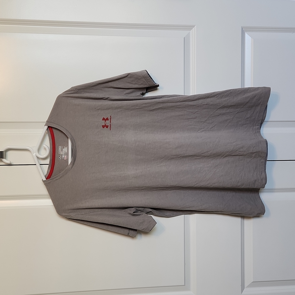 Under Armour heat gear t-shirt, gray with red logo, men's 2XL loose fit